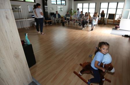 Predavanje o pravicah in dolžnostih na področju začasne zaščite razseljenih oseb iz Ukrajine v Občini Cerknica 04 Foto Ljubo Vukelič